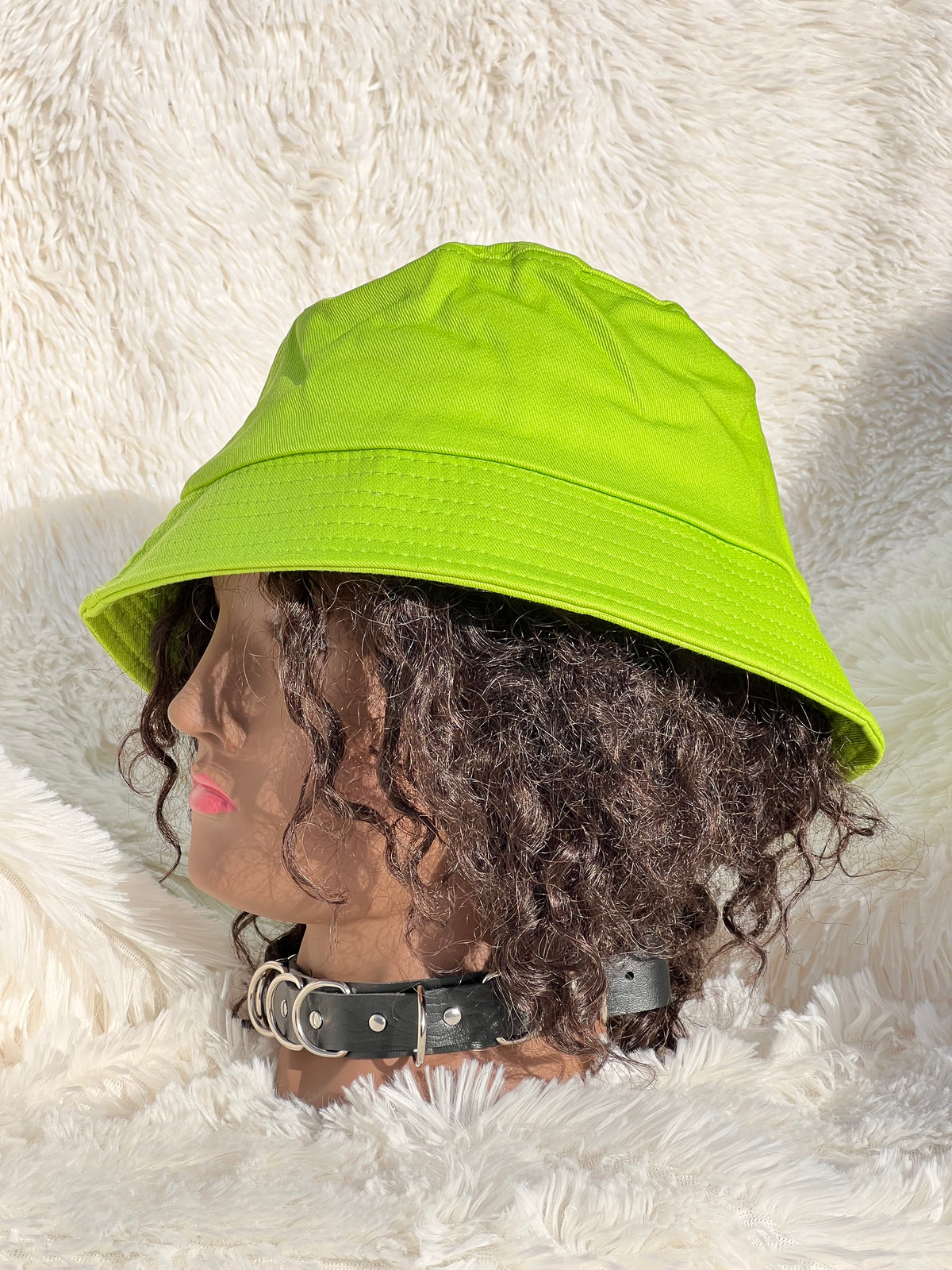 GREEN BUCKET HAT