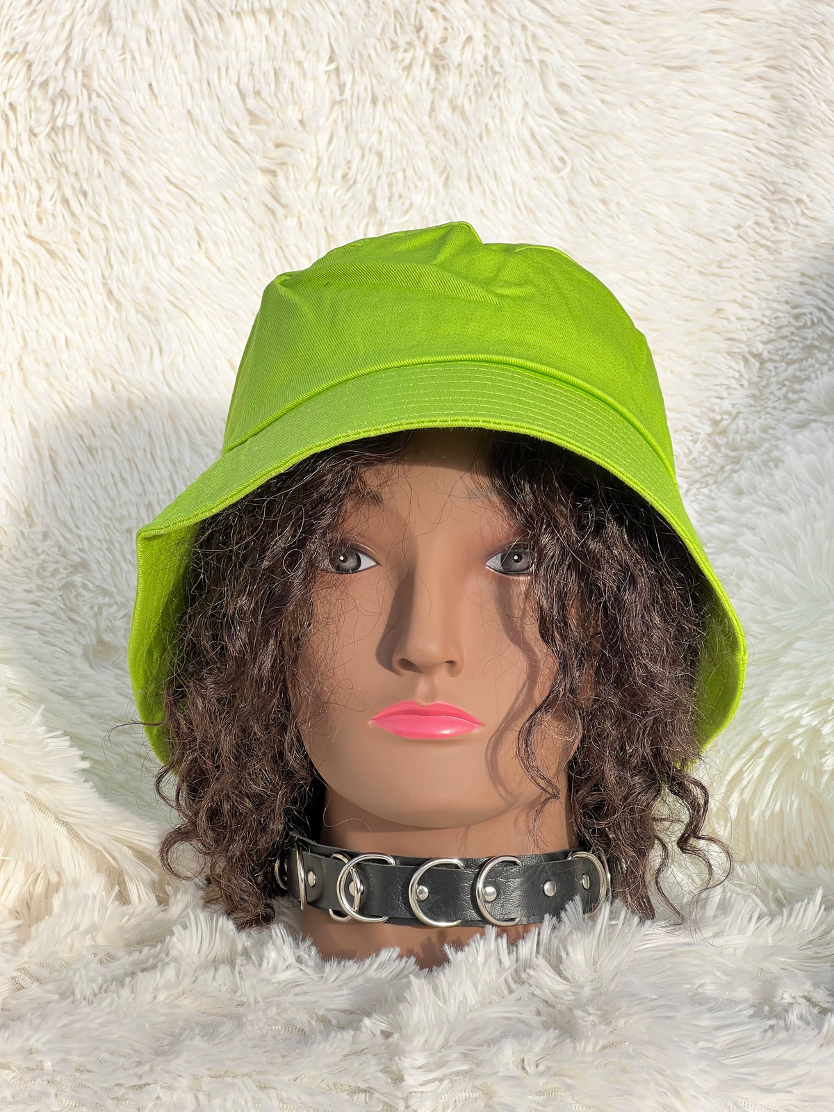 GREEN BUCKET HAT