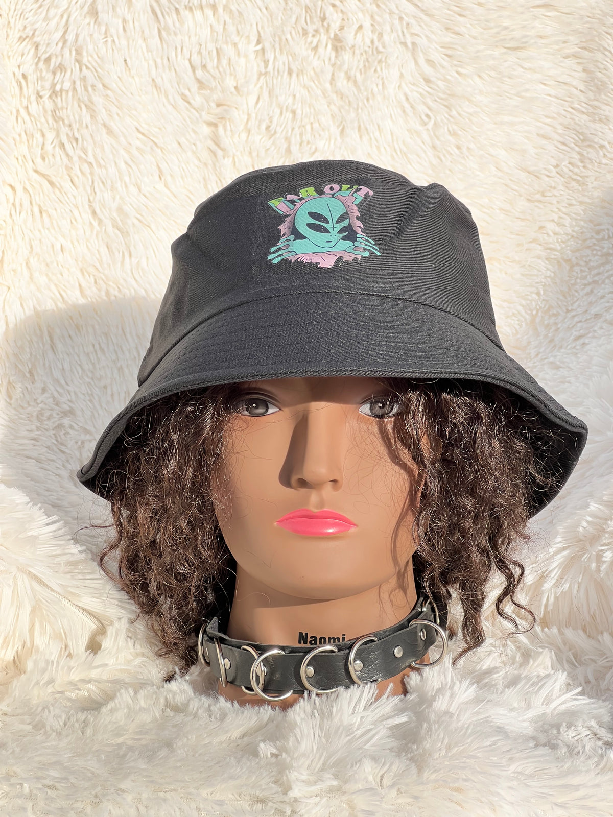 FAR OUT ALIEN BUCKET HAT