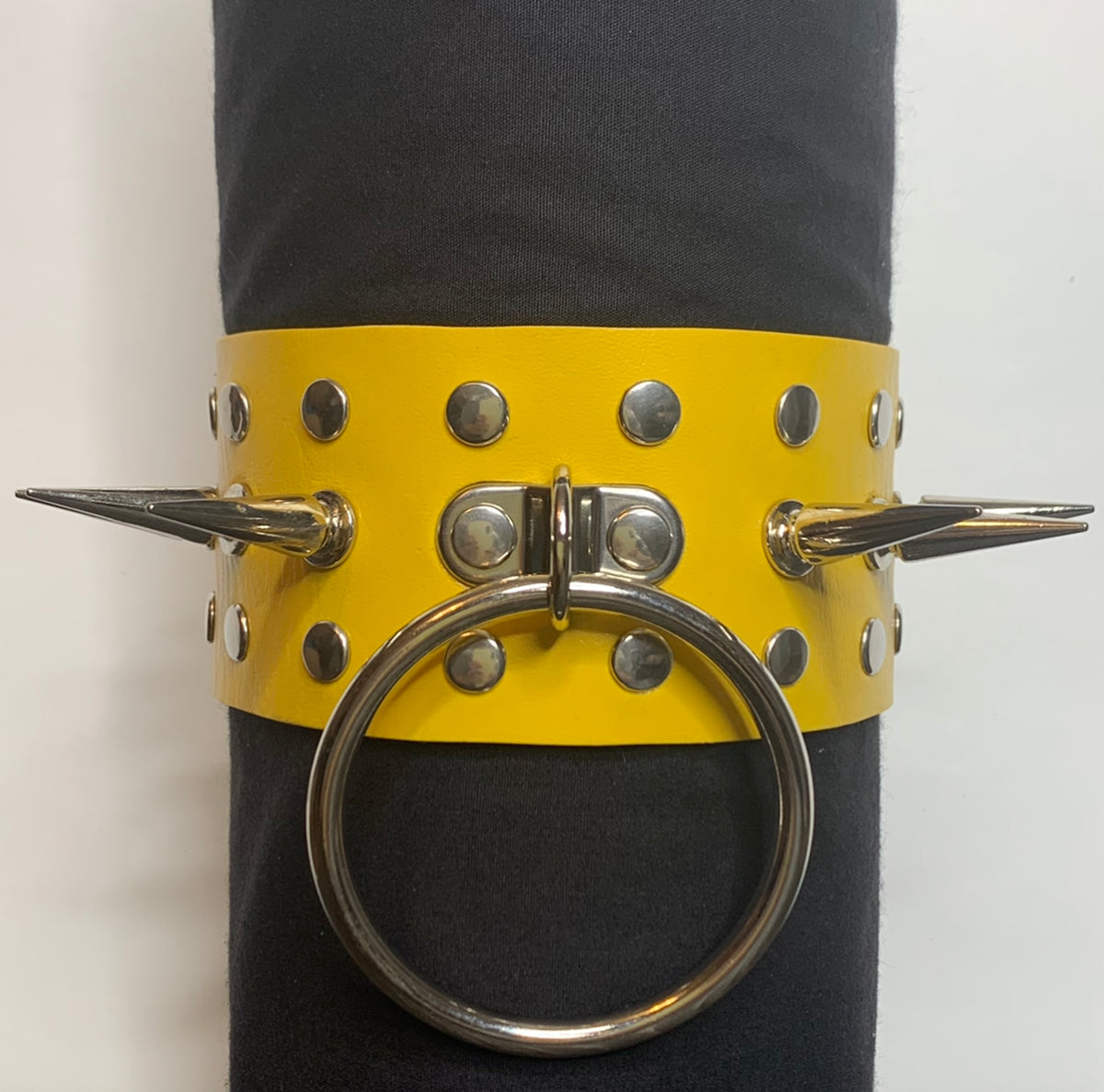 TWISTED ILLUSION CHOKERS