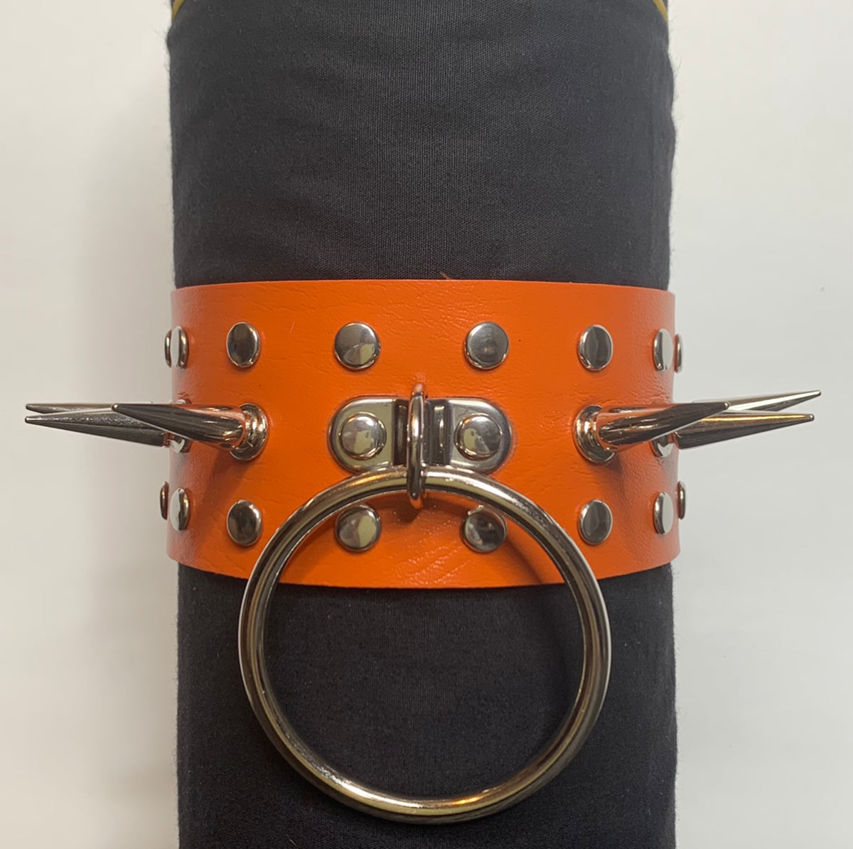 TWISTED ILLUSION CHOKERS