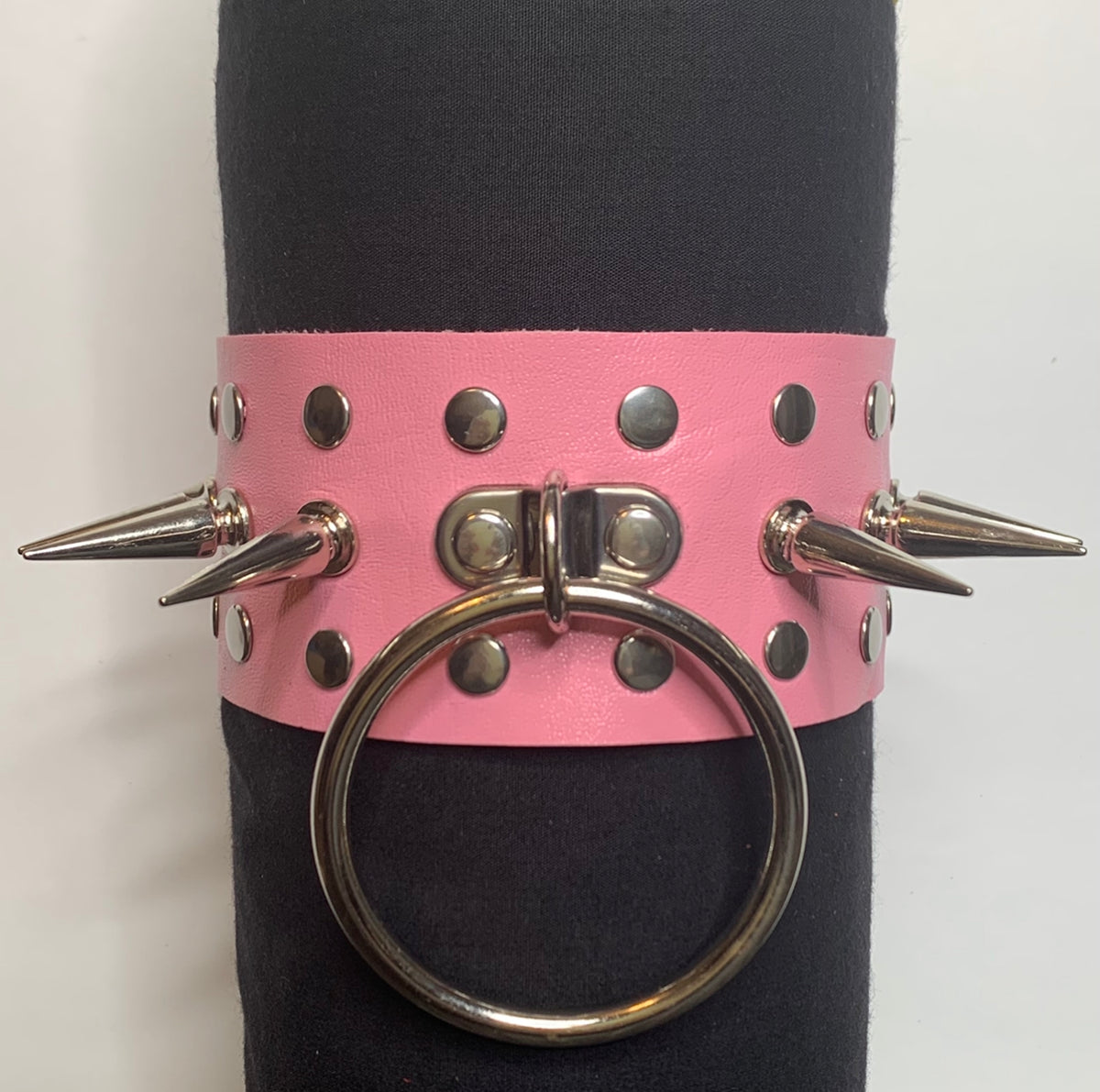 TWISTED ILLUSION CHOKERS