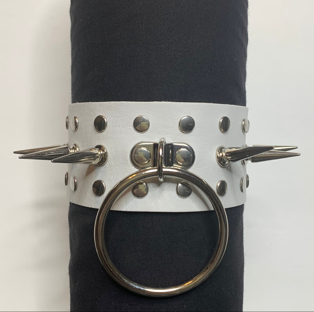 TWISTED ILLUSION CHOKERS
