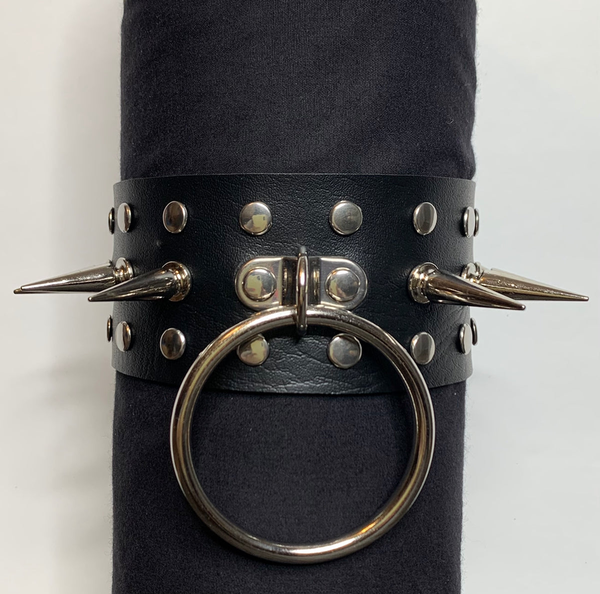TWISTED ILLUSION CHOKERS