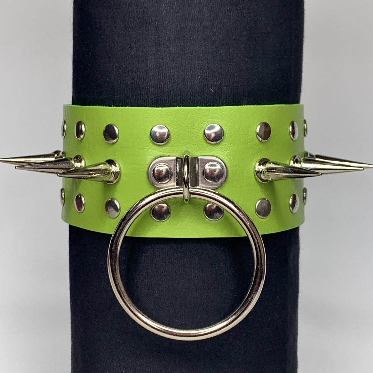 TWISTED ILLUSION CHOKERS