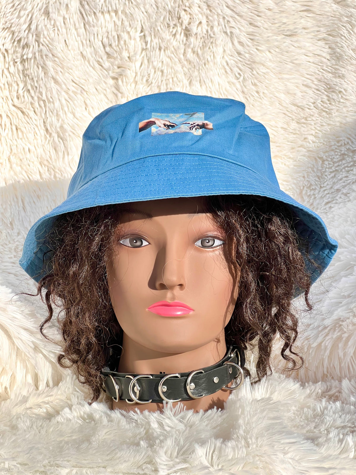ARTISTS BUCKET HAT