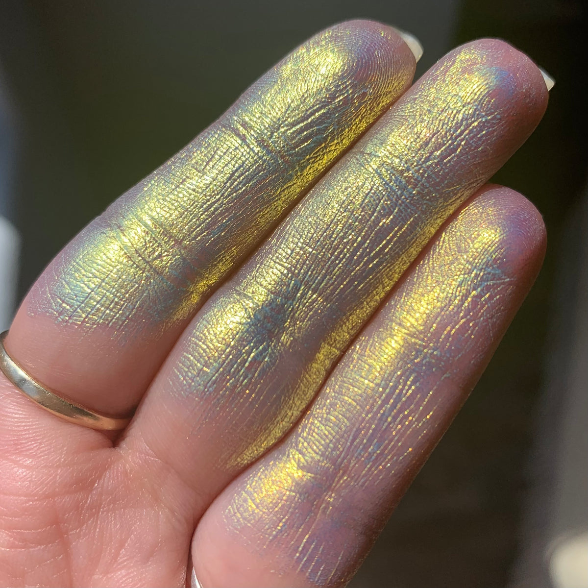 MYTHICAL LIQUID EYESHADOW