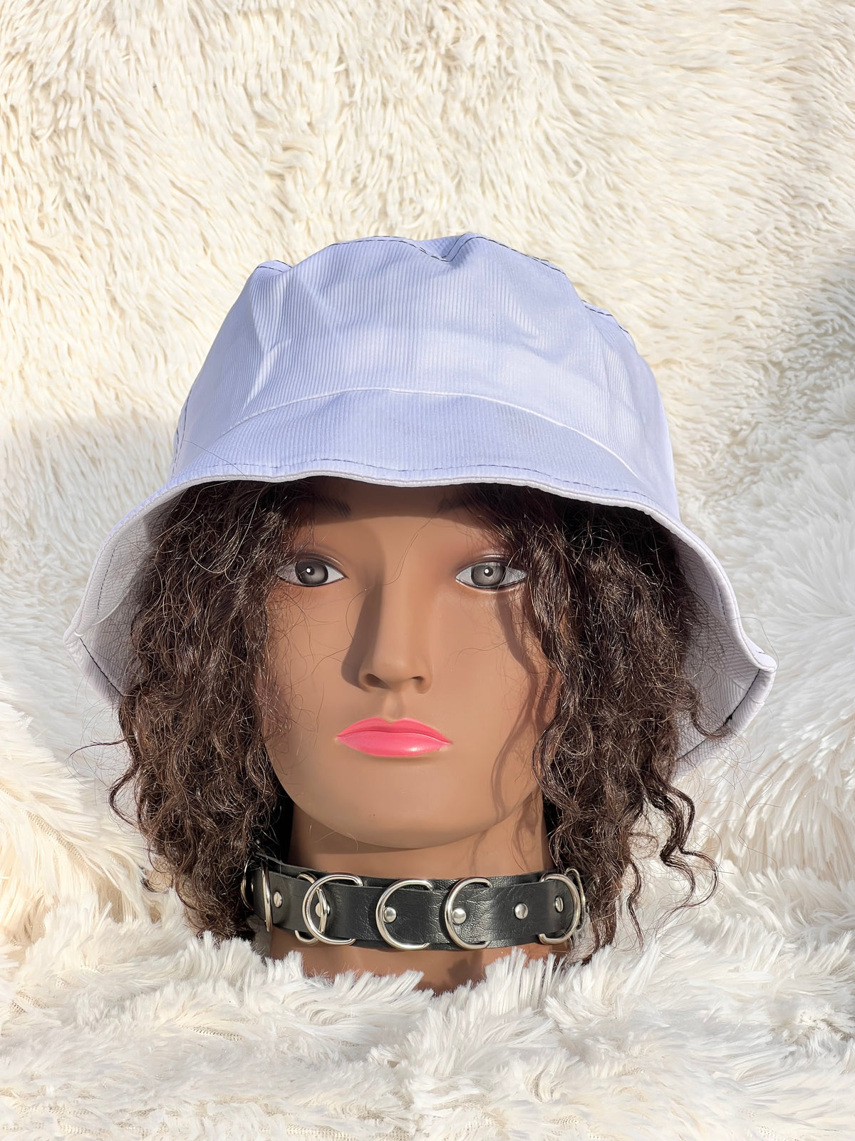 WHITE BUCKET HAT