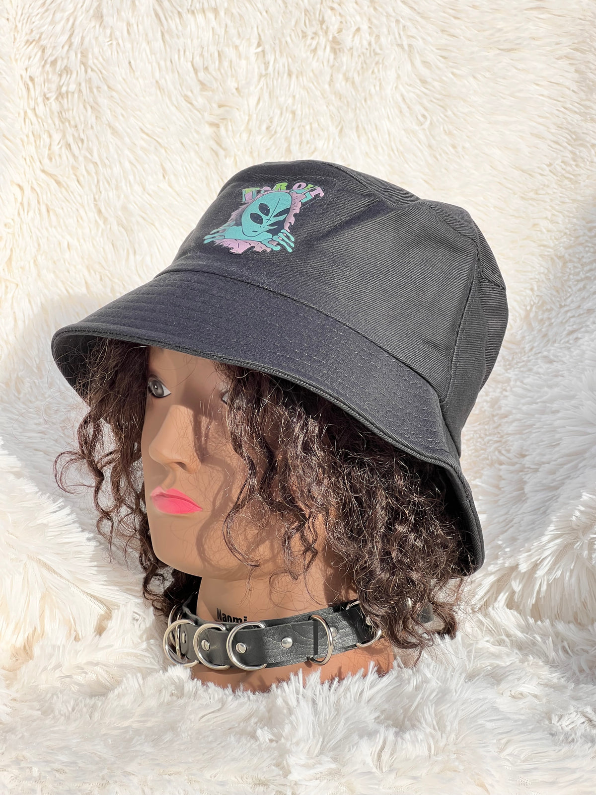 FAR OUT ALIEN BUCKET HAT
