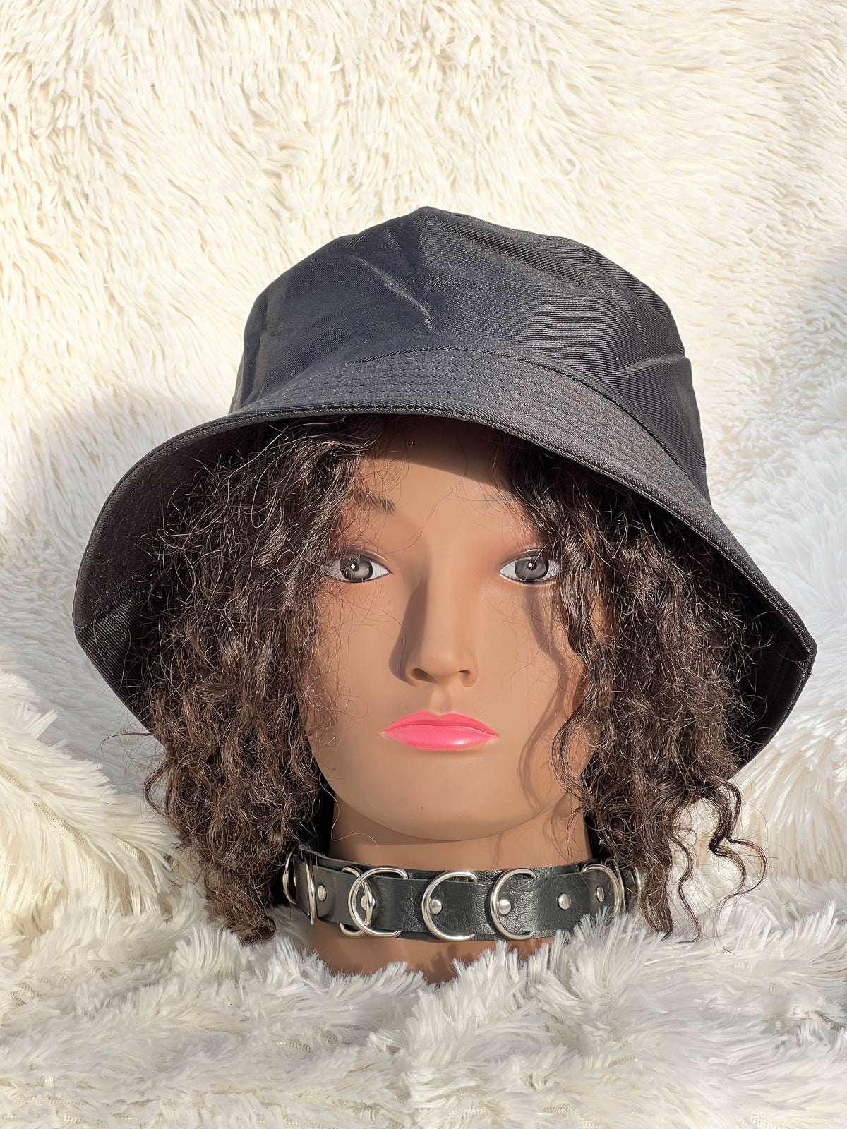 BLACK BUCKET HAT